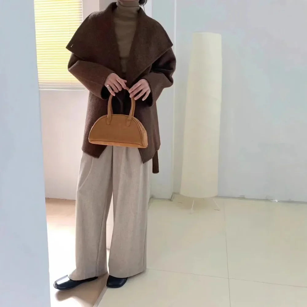 מריסה | מעיל מודרני מקטנה עדינה